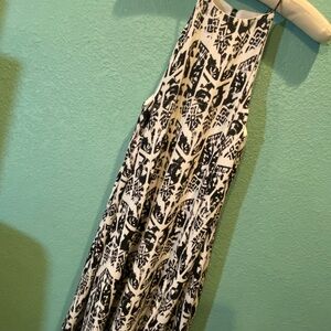 Beautiful short dress fresh white fabric with details and drawstring in black